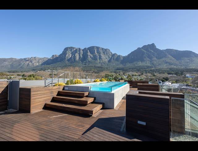 2 BEDROOM APARTMENT TO LET IN NEWLANDS
